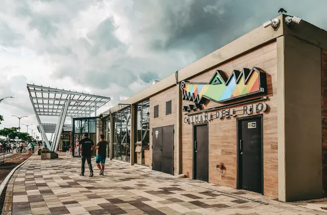 Entrada y paseo de Caimán del Río