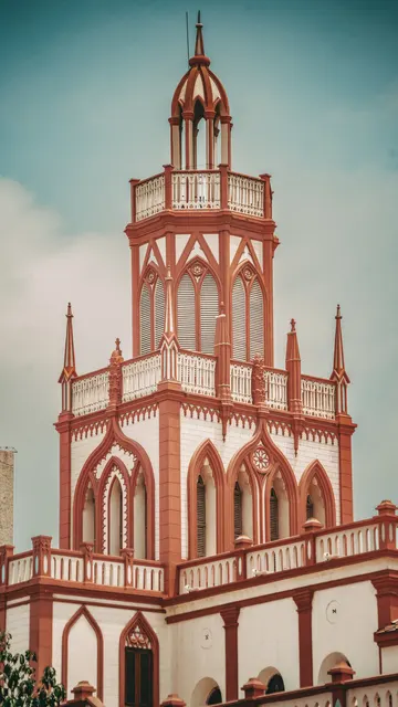 Torre de una iglesia histórica en Barranquilla