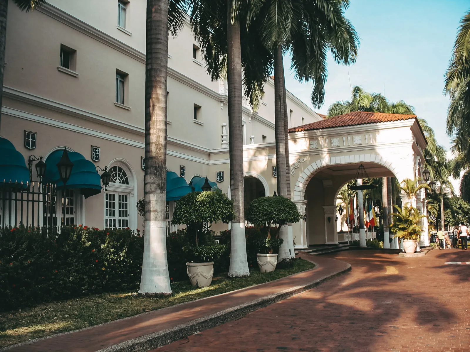 Hotel El Prado, palmeras y arquitectura histórica