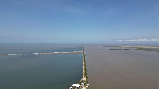 Vista aérea de la franja costera y la ciénaga