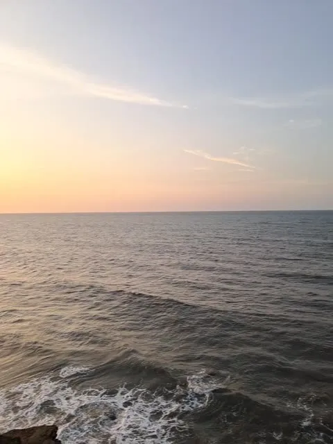 Mar y atardecer en la costa