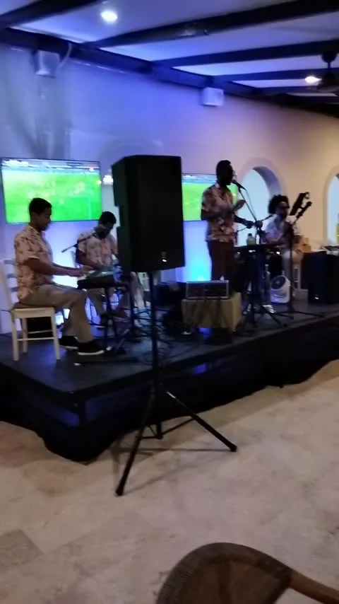 Música en vivo en un encuentro gastronómico